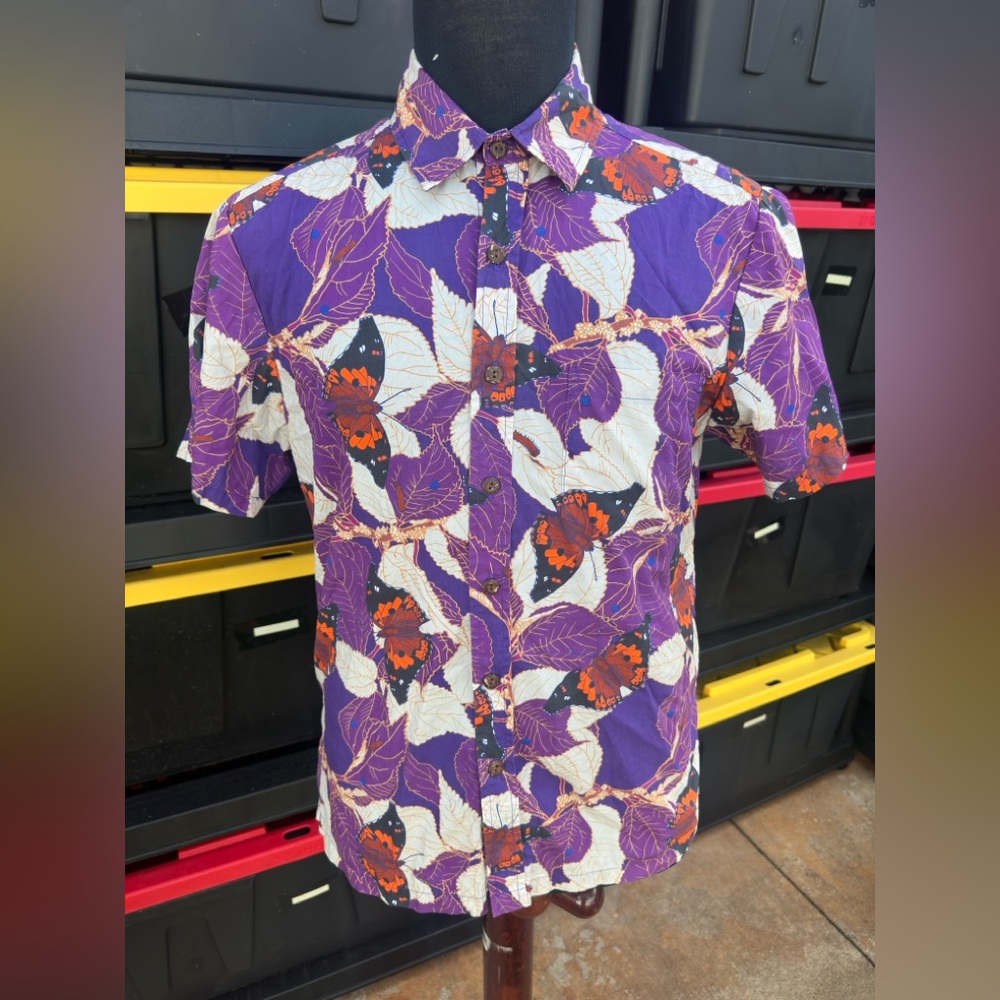 PreOwned David Shepard Hawaii Aloha Shirt Men's Small Mamaki & Butterflies Print